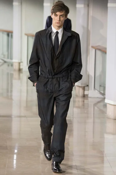 Look 12